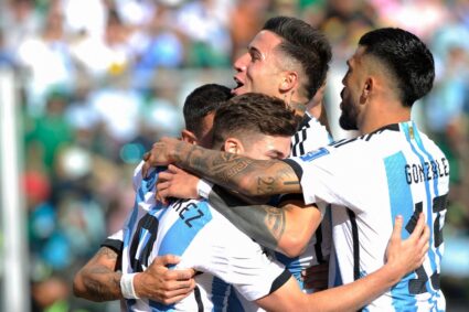 Una Selección Argentina (senza Messi) da applausi conquista l’altura di La Paz