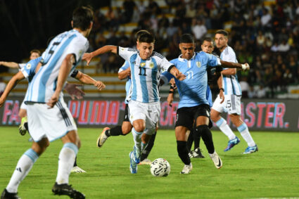 Show nel 3-3 tra Argentina e Uruguay. La Seleccion di Mascherano passa come capolista