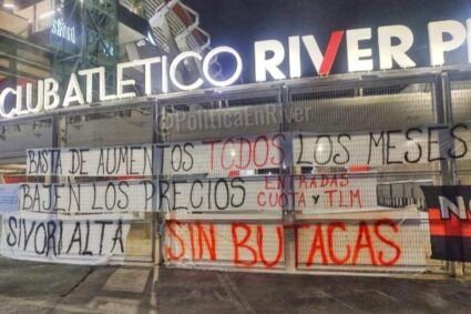 River: rincari biglietti e abbonamenti del 60%, i tifosi si ribellano